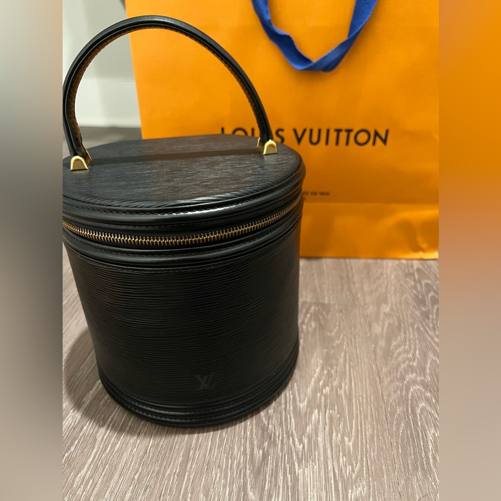 Louis Vuitton Cannes Epi Black
Vanity Handbag